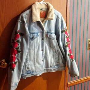 Levi's XL Denim Sherpa Lined Jean Jacket w/ Floral Pattern Sleeves